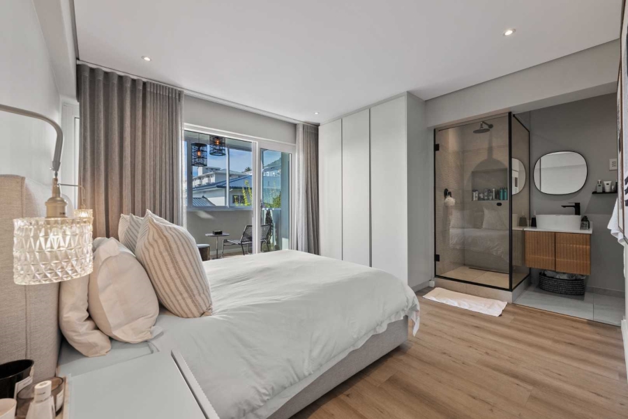 3 Bedroom Property for Sale in Sea Point Western Cape